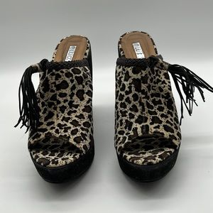 FAUX LEOPARD DESIGN SANDALS, have never been worn, size 10, I bought these in FL